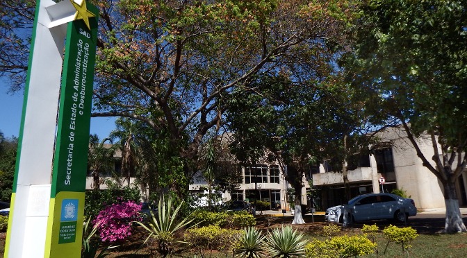 Disputa entre empresas atrasa compra de kit escolar