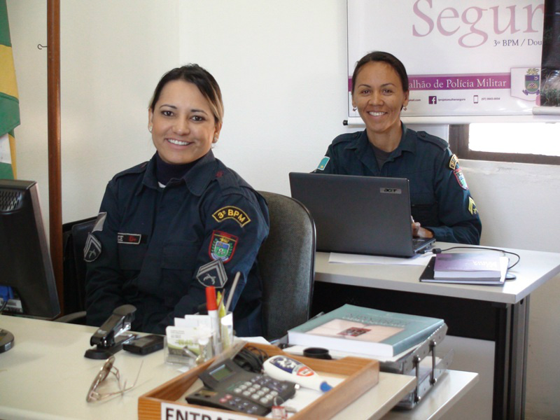 Cabo PM Gleice (E) e a  a Cabo PM Lucimara. / Foto: Cb PM Rodney.