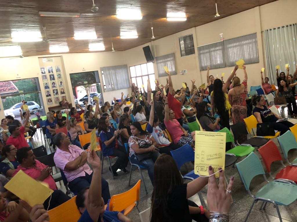 Profissionais em Educação de Ponta Porã deliberam greve geral
