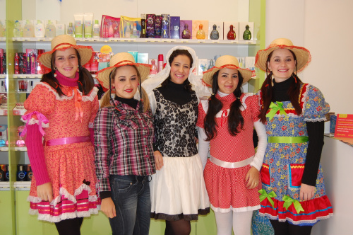 O Boticário de Amambai promove Arraiá Equipe do Boticário, nesta terça-feira é um dia temático na loja, que oferece promoções e descontos para os clientes.
