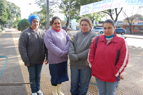 Amambai teve a menor temperatura do Centro-Oeste (E/D) Roberta Alvarenga, Marta Aparecida, Delza dos Santos e Jane Sanches.