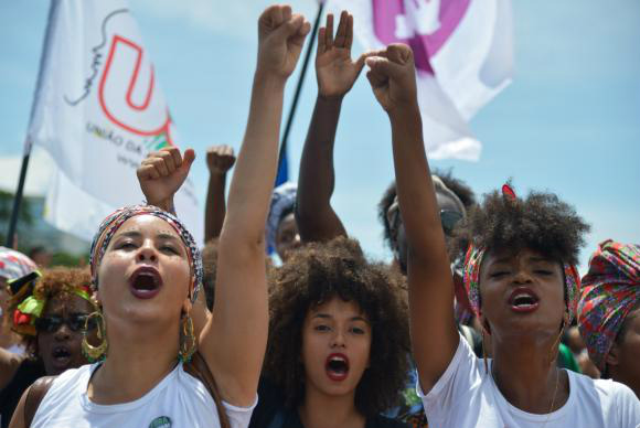 Dia Internacional da Mulher terá greve feminina em diversos países O Dia Internacional da Mulher será marcado por protestos e paralisações em pelo menos 30 países. As mulheres querem chamar a atenção para temas como racismo, aborto e violência contra elas. Na foto, Marcha das Mulheres Negras Contra o Racismo, a Violência e pelo Bem Viver ocorrida em Brasília, em 2015Foto: Divulgação