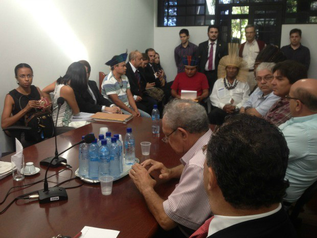 Indígenas e produtores rurais participam de audiência de conciliação (Foto: Tatiane Queiroz/G1 MS)