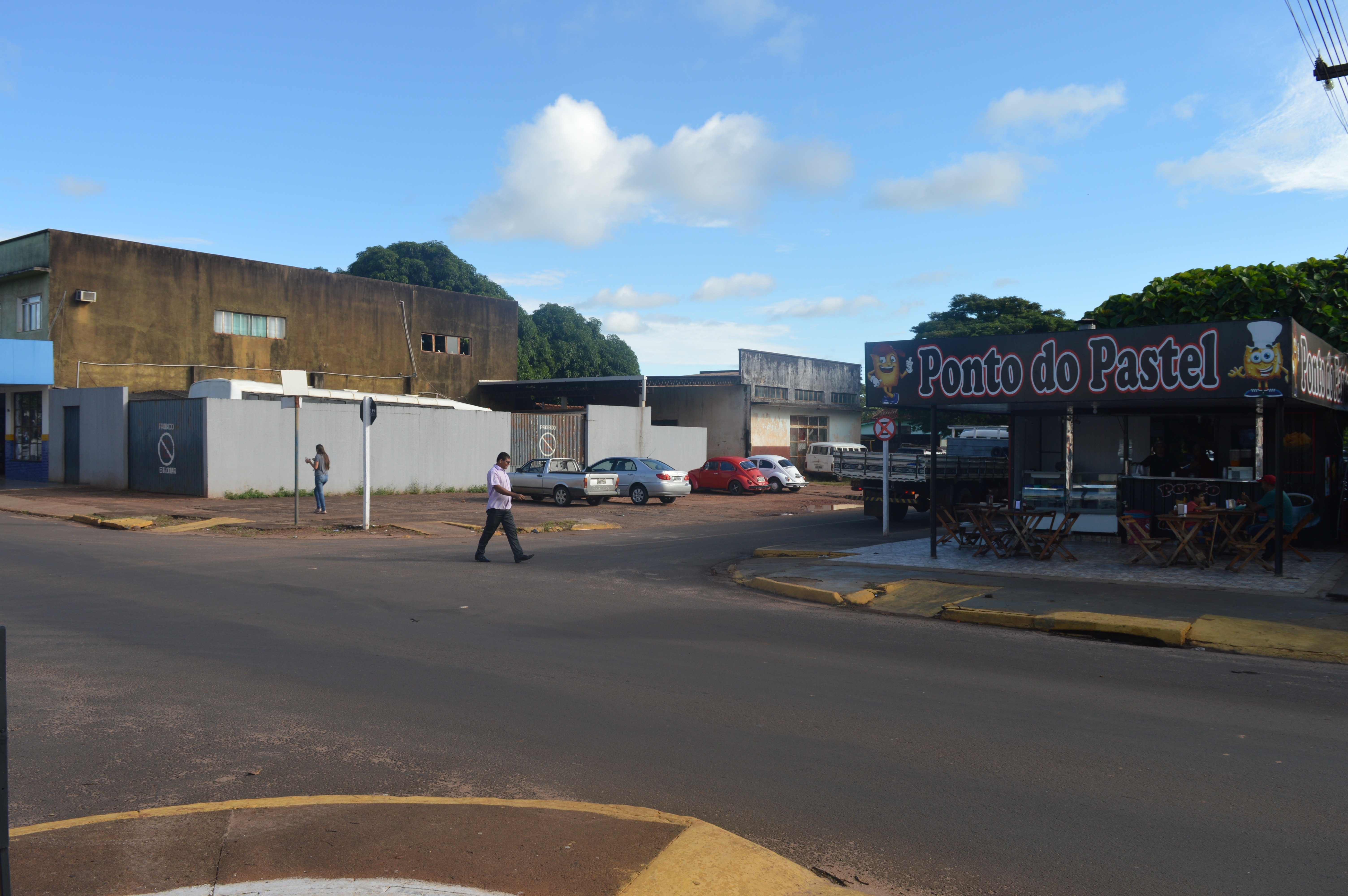 Adequação de estacionamento no centro da cidade é solicitado Carlinhos quer adequação de estacionamento na rua General Câmara, ao lado do Ponto do Pastel / Foto: Moreira Produções