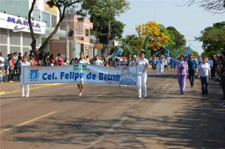 Escola tem participação constante no desfile alusivo ao aniversário da cidade.