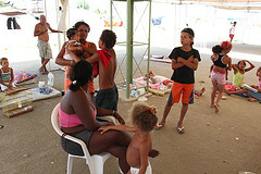 Levantamento mostra que 36,5 mil crianças e adolescentes vivem em abrigos Levantamento mostra que 36,5 mil crianças e adolescentes vivem em abrigos