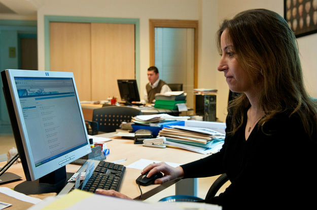 A sondagem feita pela OIT e pelo Gallup mostrou que 70% das mulheres e 66% dos homens preferem ver as mulheres trabalhando. Foto: Banco Mundial/Arne Hoel