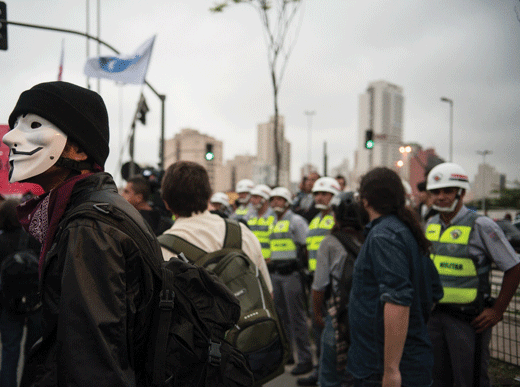 Leis preveem criminalizar protestos políticos Especialista em direito aponta ameaça à democracia em projetos de lei