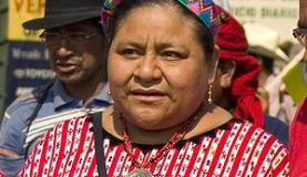 Das 130 premiações do Nobel da Paz, 17 foram para mulheres; conheça cada uma Menchú Tum recebeu o Nobel em reconhecimento ao trabalho por justiça social/ Surizar