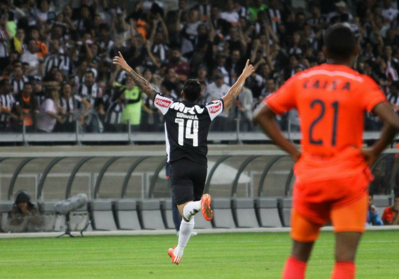 Atlético-MG acaba com invencibilidade do Sport e vira líder