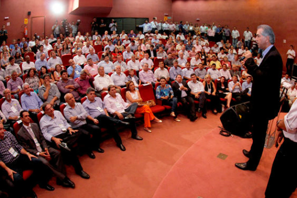 Governador de MS reafirma para prefeitos que fará governo para todos O encontro aconteceur nesta sexta-feira (23), no Centro de Convenções Rubens Gil de Camillo, em Campo Grande.Foto: Chico Ribeiro