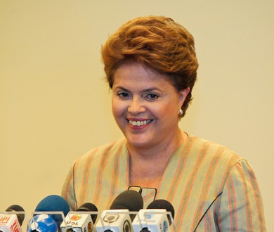 Dilma promete 60 mil casas para idosos