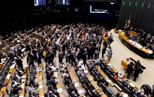 Câmara aprova MP da dívida previdenciária Plenário da Câmara