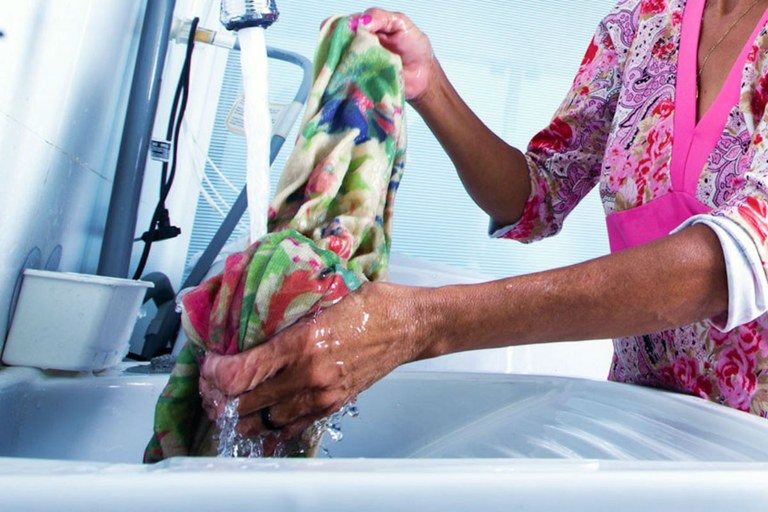 Trabalho doméstico perdeu 1,5 milhão de vagas com a pandemia Essa redução de postos de trabalho reflete a crise sanitária no país, aponta o Dieese / Foto: Reprodução