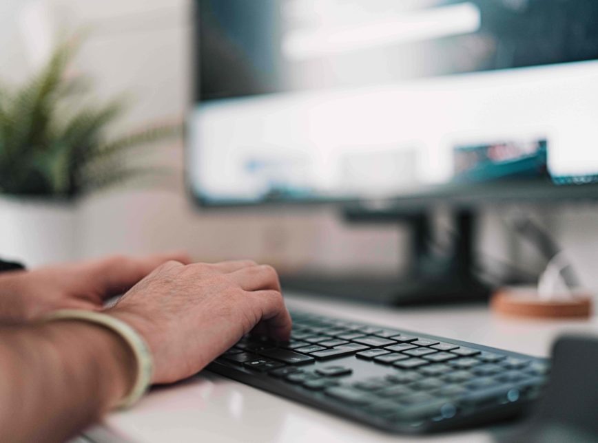 Claudio Schwarz | @purzlbaum (via Unsplash)