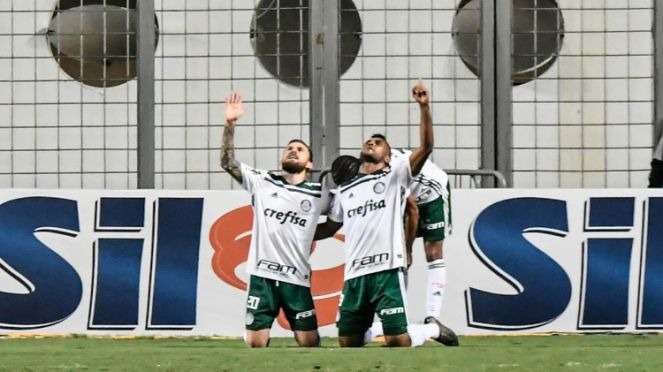 Palmeiras vence outra fora de casa e garante vantagem na Copa do Brasil Palmeiras chegou a 12 vitórias como visitante (Foto: Gazetapress)