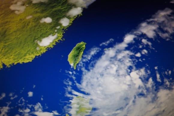 Imagem de divulgação do Escritório Central Meteorológico de Taiwan mostra a movimentação do tufão Hato sobre o PacíficoImagem de divulgação/Escritório Central Meteorológico/Lusa/direitos reservados