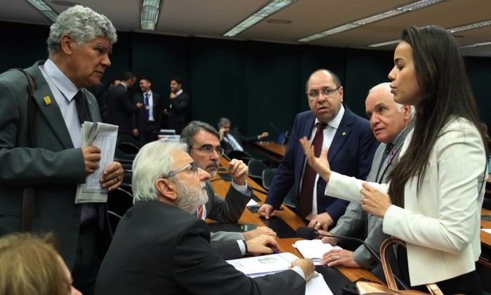 Comissão aprova PEC que prevê fim das coligações eleitorais Foto: Divulgação