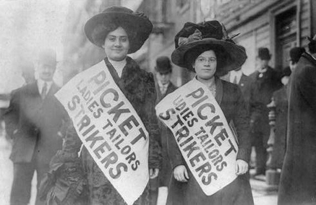 Mulheres participando dos protestos em Nova York