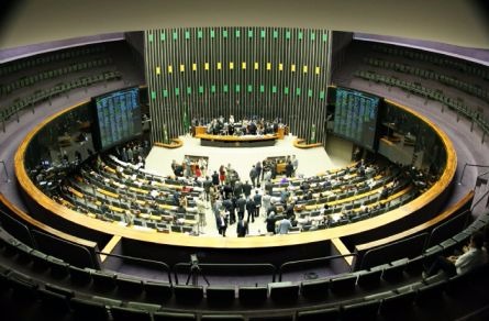 Câmara adia votação de MP que cria nova taxa para empréstimos do BNDES Medida Provisória adiou a Medida Provisória que cria a Taxa de Longo Prazo (TLP)Fabio Rodrigues Pozzebom/Arquivo/Agência Brasil