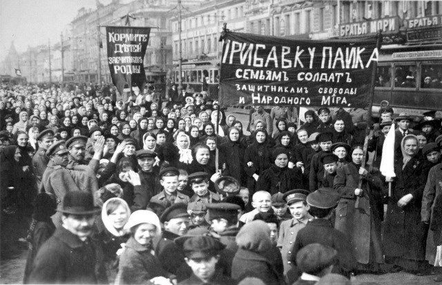 Conheça a origem e a história sobre o Dia Internacional da Mulher Manifestações na Rússia que culminaram com a abdicação do czar