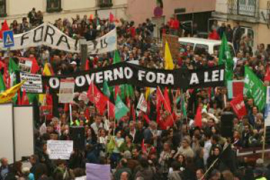 População europeia tem realizado constantes manifestações contra os efeitos da crise econômica. (foto: kallfu2010/ Creative Commons)