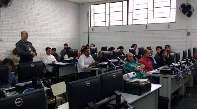 Saiba porque a prestação de contas é consequência e não admite remendos O fiscal Hilário Boz durante palestra no seminário da Rede Siconv em Amambai.