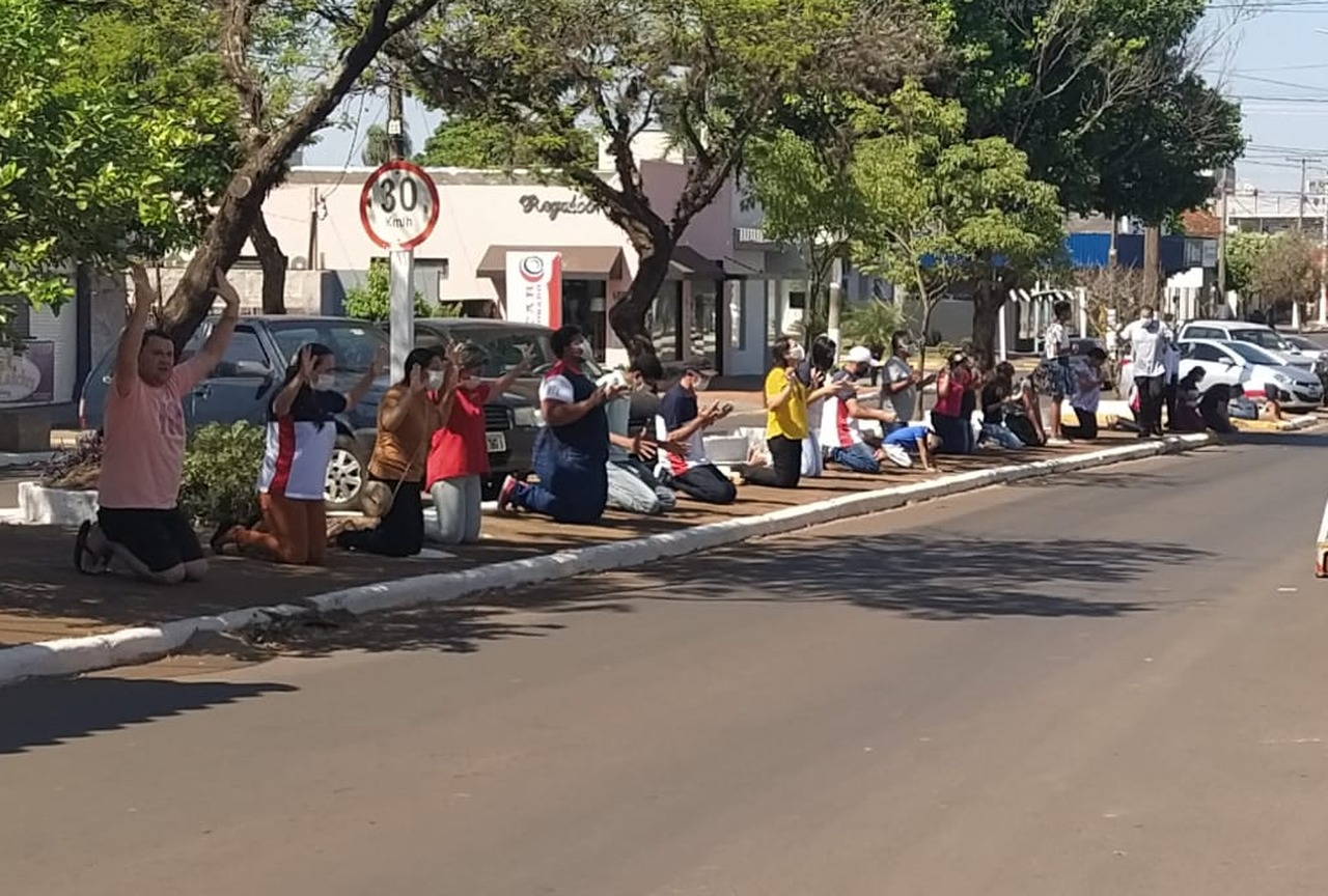 Cristãos estavam espalhados pela extensão da avenida Pedro Manvailer  / Foto: Moreira Produções