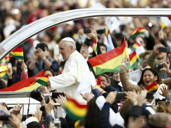 O papa Francisco foi recebido com aplausos pelos bolivianos. Reuters/Mariana Bazo