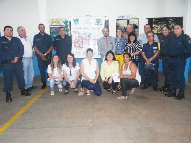 Na Polícia Militar, o governador rotário ouviu sobre o Projeto Mulher Segura / Foto: Moreira Produções