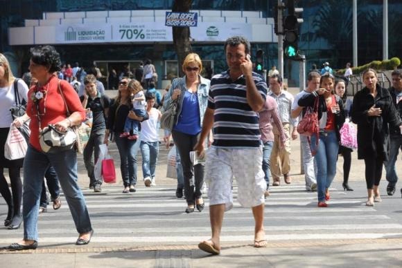 Consumidores acreditam em inflação de 6,3% para os próximos 12 meses Queda nos preços dos alimentos impactou percepção dos consumidores, apesar dos aumentos nos preços dos combustíveis e da energia Arquivo/Agência Brasil