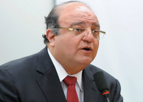 Texto da reforma política propõe fim da reeleição Proposta reúne as decisões do grupo de trabalho criado na Câmara dos Deputados, como fim do voto obrigatório e coincidência das eleições