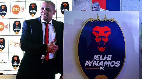 Ex-jogador brasileiro Roberto Carlos será jogador e treinador em time da Índia