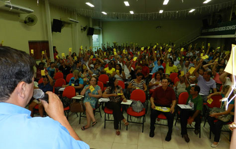 Delegados e delegadas durante a votação na FETEMS nesta terça-feira(11).  