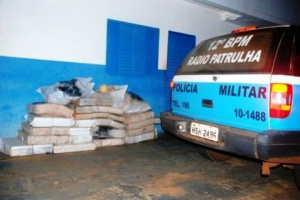 Polícia apreendeu 720 tabletes de maconha. (Foto: divulgação)