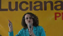 Luciana Genro critica corrupção em estatal durante visita a feira agrícola Luciana Genro critica corrupção em estatal durante visita a feira agrícola