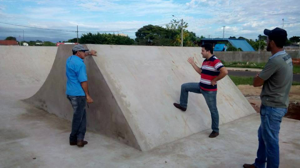 Pista de skate só pode ser utilizada após término de sua construção Pista de skate só pode ser utilizada após término de sua construção