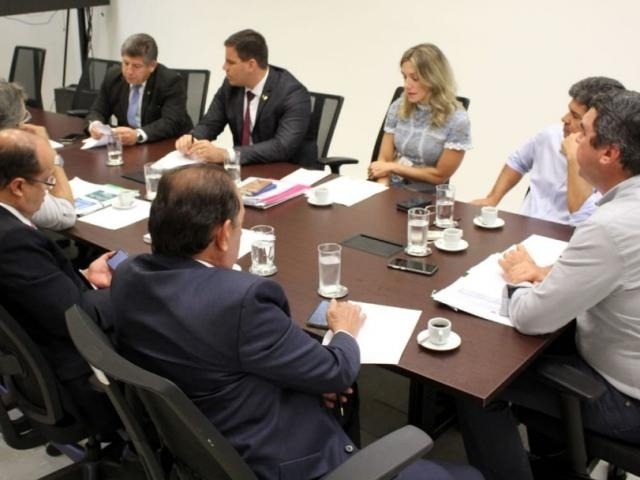 Reunião hoje na Governadoria entre secretário de Gestão, Eduardo Riedel, e comissão de deputados estaduais (Foto/Divulgação)