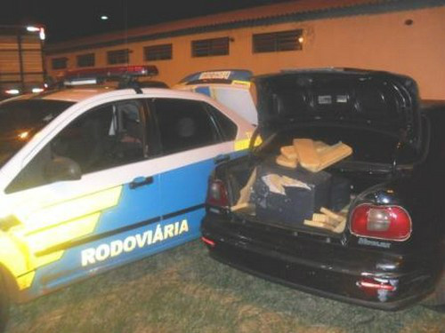 Veículo transportava cerca de 200 kg de maconha – Foto: BOP Amambai
