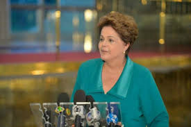 Dilma defende reforma política e apuração de denúncias envolvendo a Petrobras Dilma defende reforma política e apuração de denúncias envolvendo a Petrobras