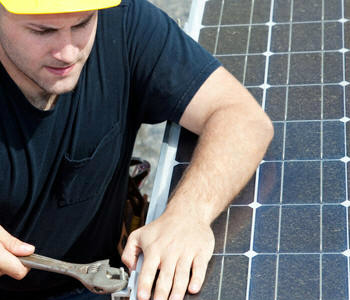 Pnuma aponta para investimentos recordes em energias renováveis Paineis solares