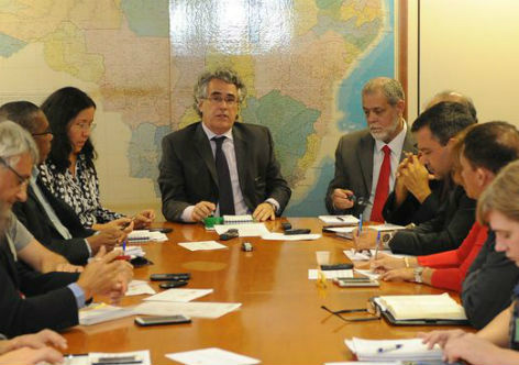 Governo reajusta benefícios de servidores federais