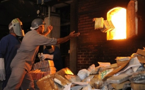 PC incinera parte das 110 toneladas de drogas apreendidas neste ano em MS