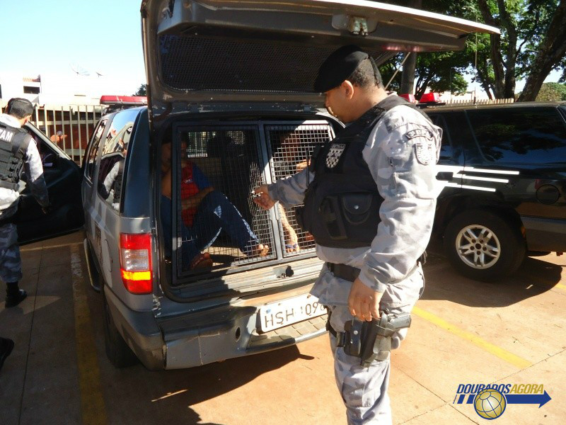 Suspeitos foram levado ao 1° DP. Foto: Dourados Agora