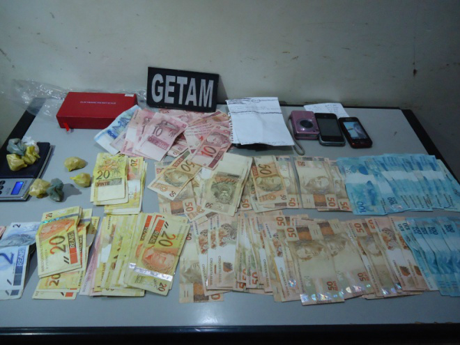 Material apreendido pelos policiais. Foto: Dourados Agora