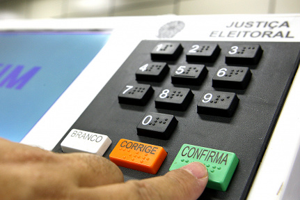 Câmara aprova projeto que altera legislação eleitoral Câmara aprova projeto que altera legislação eleitoral