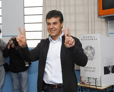 Beto Richa é o segundo governador eleito no primeiro turno Beto Richa é o segundo governador eleito no primeiro turno
