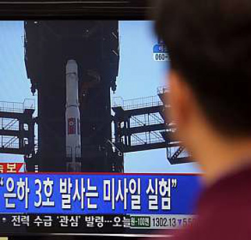 Coreia do Norte lança foguete e diz que objetivo é por satélite em órbita
