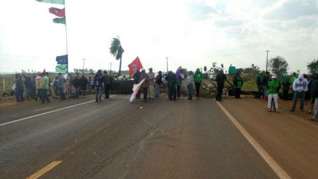 Manifestantes bloquearam a BR-262, em Campo Grande Foto: Arlindo Florentino