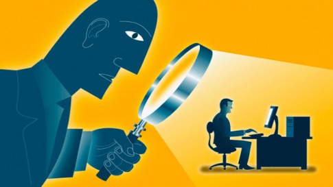 Como combater notícias falsas na internet sem implantar a censura na rede? A produção e distribuição e larga escala de conteúdo por meio dessas redes tem gerado uma verdadeira avalanche de notícias. / Reprodução / Outras Palavras